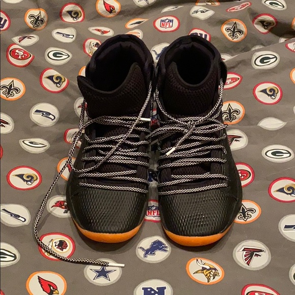 Under Armour Other - Under Armour Basketball Shoes so 10